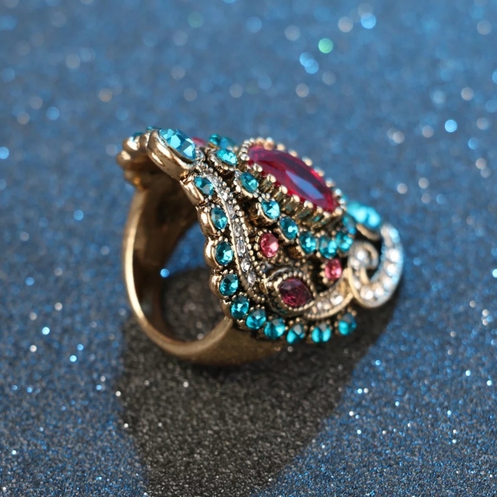 ❗ONLY 1 LEFT❗Vintage Mosaic Crystal Statement Ring - Picture 4 of 8